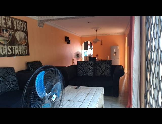3 BEDROOM SEMI DETACHED FOR SALE IN STONEBRIDGE